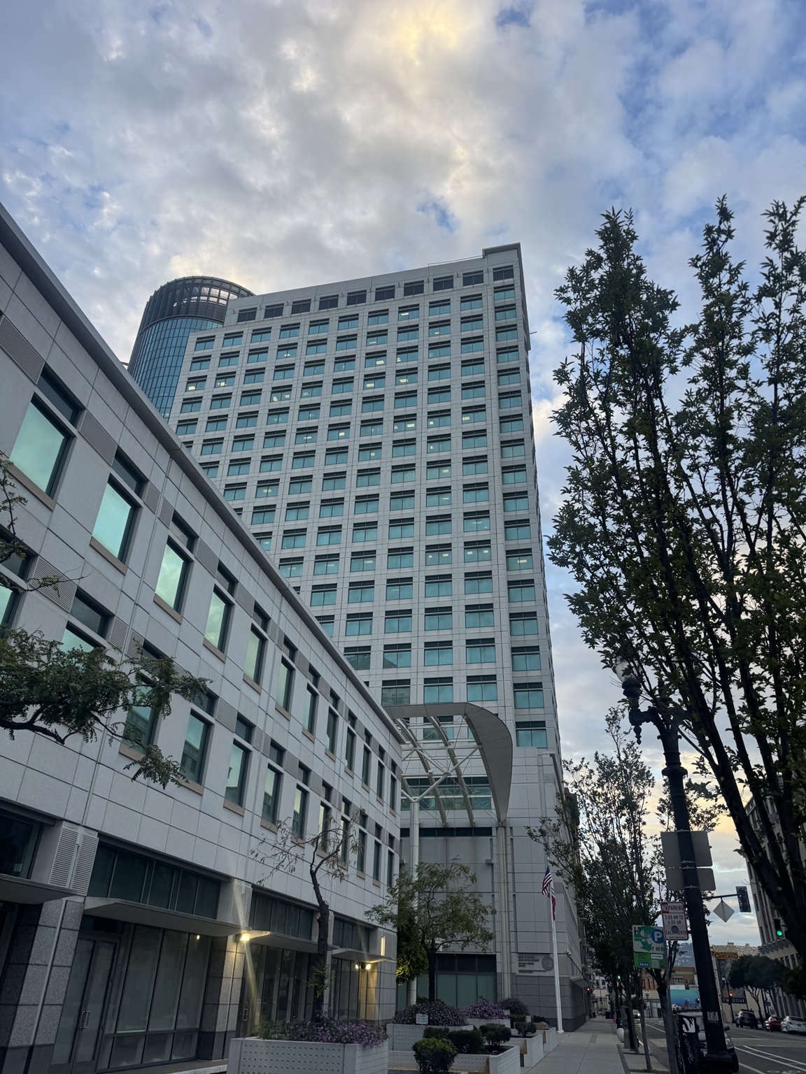 Modern iş merkezi ve plaza binaları